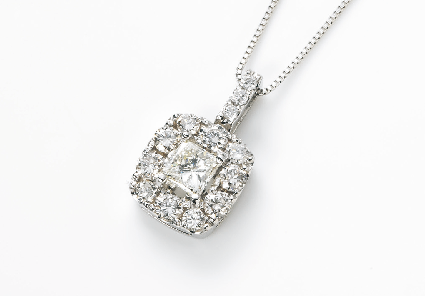 Pt ダイヤモンドペンダント 主石:0.23ct L-SI2/鑑定書付き、脇石:計0.48ct チェーン45㎝スライド式 131648